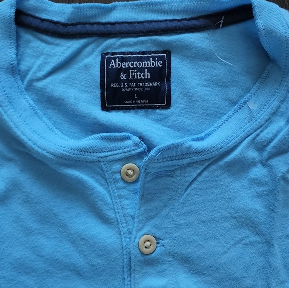 Abercrombie & Fitch - Light Blue - 3 Button Tee (New BUT Main Tag is missing) - Picture 2 of 2